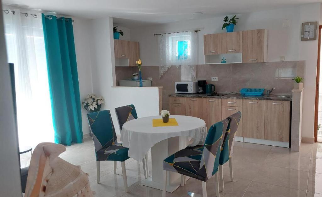 Apartments Mestral Baška Voda Dış mekan fotoğraf